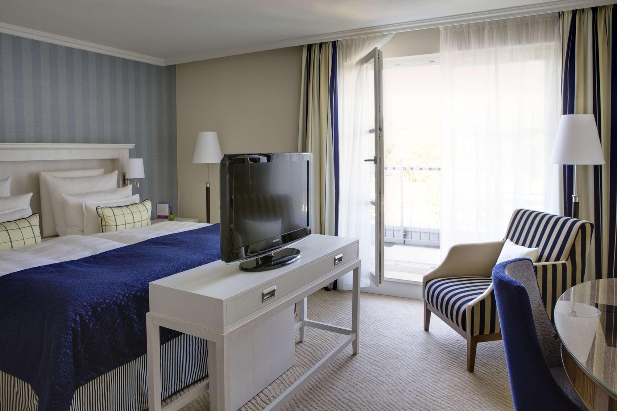 シュタイゲンベルガー グランドホテル&スパ ヘリングスドルフ ゼーバート・ヘリングスドルフ エクステリア 写真 A room at the Hotel du Cap-Eden-Roc