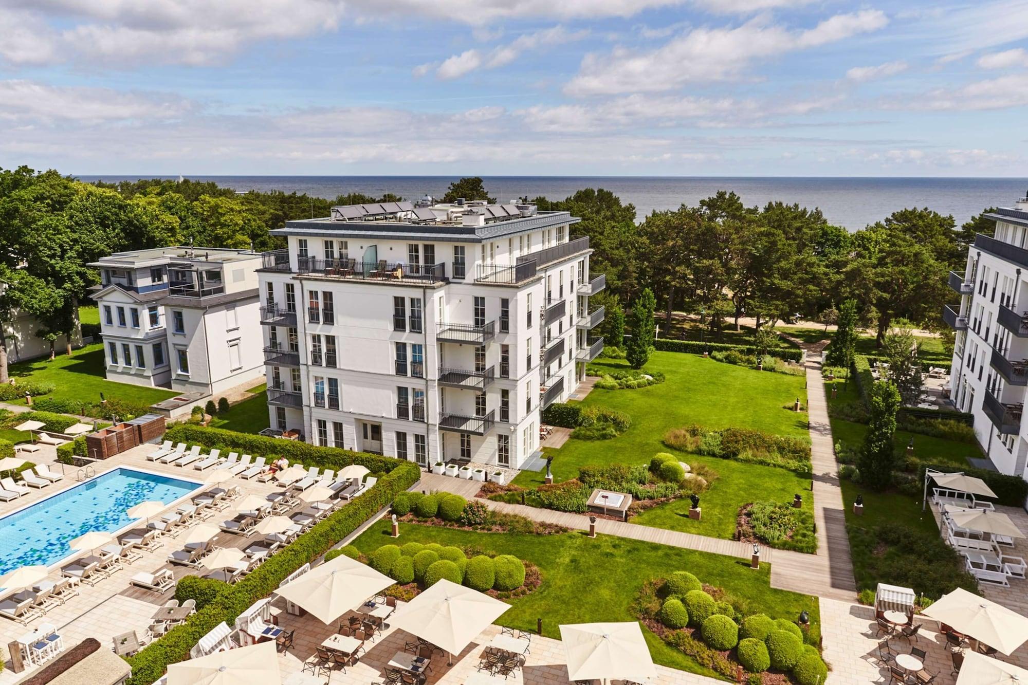 シュタイゲンベルガー グランドホテル&スパ ヘリングスドルフ ゼーバート・ヘリングスドルフ エクステリア 写真 Aerial view of the Baltic Sea