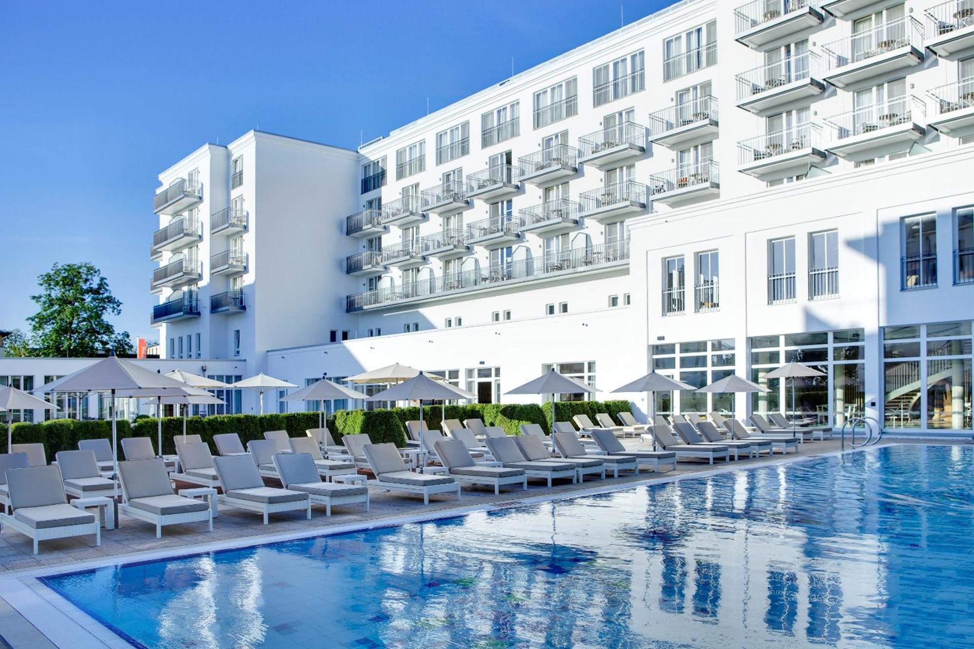 シュタイゲンベルガー グランドホテル&スパ ヘリングスドルフ ゼーバート・ヘリングスドルフ 設備 写真 The Hotel's pool