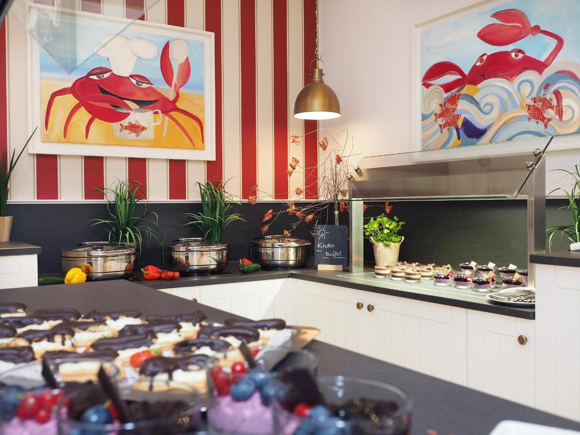 シュタイゲンベルガー グランドホテル&スパ ヘリングスドルフ ゼーバート・ヘリングスドルフ エクステリア 写真 The kitchen at the restaurant