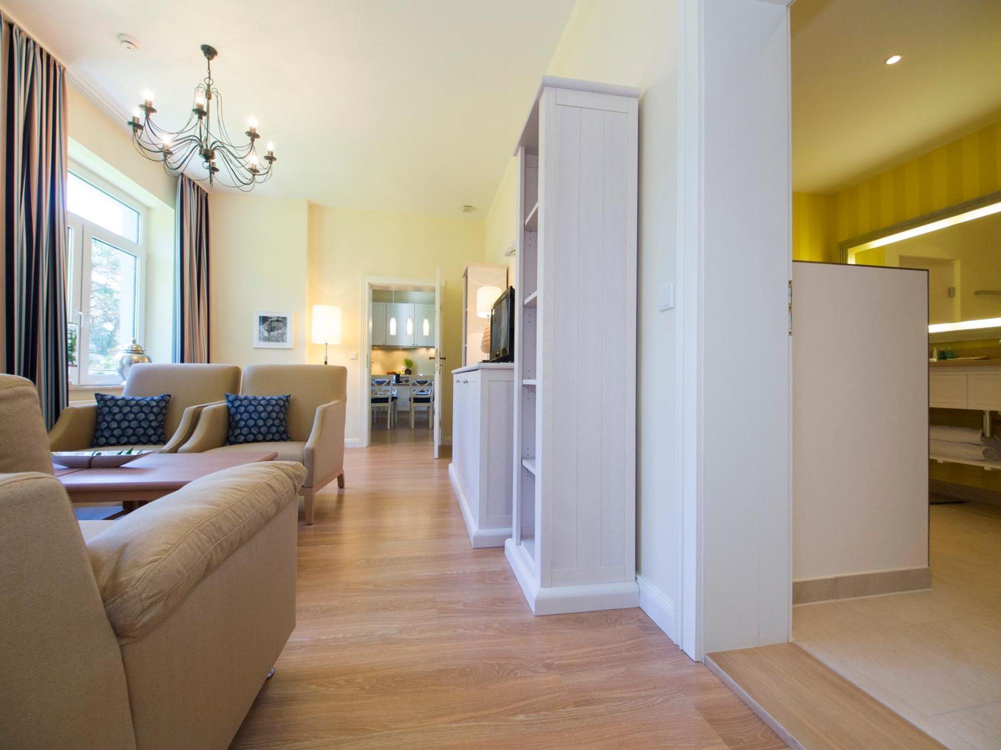 シュタイゲンベルガー グランドホテル&スパ ヘリングスドルフ ゼーバート・ヘリングスドルフ エクステリア 写真 Interior of a serviced apartment in Munich, Germany