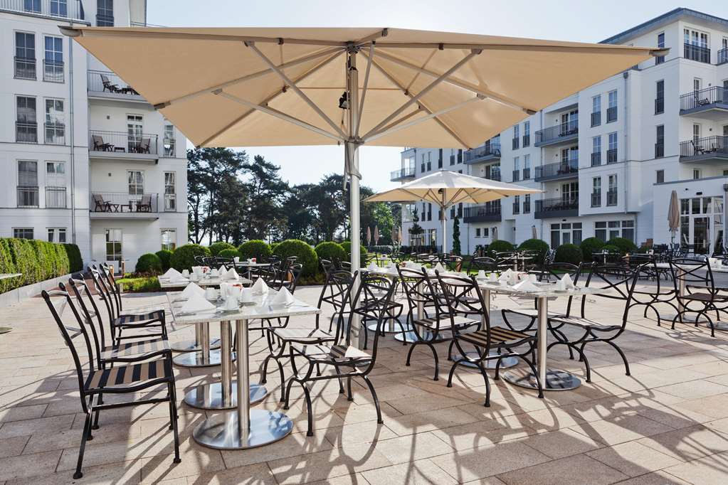 シュタイゲンベルガー グランドホテル&スパ ヘリングスドルフ ゼーバート・ヘリングスドルフ レストラン 写真 The hotel's outdoor restaurant